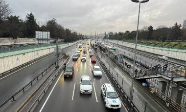 Durma noktasına geldi... Yağış İstanbul trafiğini kilitledi!