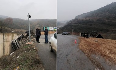 Talaş yüklü TIR devrildi: Şoför yaralandı!