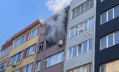 Kadıköy’de korkutan yangın... Mahsur kalanlar tahliye edildi!