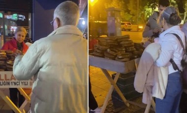 'Boşanma kutlaması' gündem oldu: Simit dağıtarak yıldönümünü kutladı!