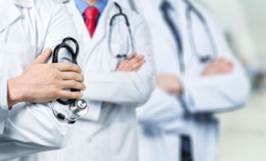 Sahte doktor skandalı: Altın ve paralarla yakalandı!