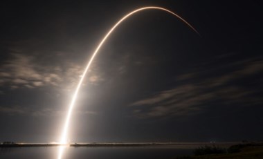 SpaceX, telefonları Starlink'e bağlayacak uyduları fırlattı