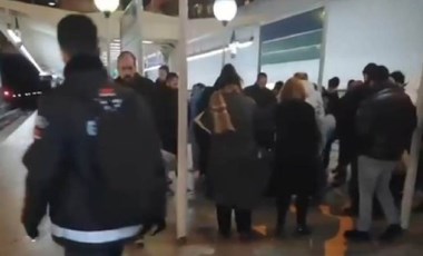 İzmir'de metro istasyonunda çıkan kavgada kan aktı: Ölü ve yaralı var!