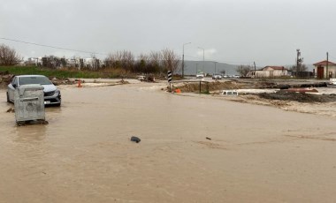 Çanakkale'de sağanak: Kepez Çayı taştı