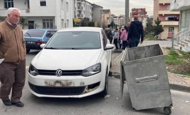 Otomobilin çarptığı çöp konteyneri 5 kişiyi yaraladı