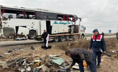 Yozgat'ta yolcu otobüsü devrildi... Çok sayıda yaralı var!