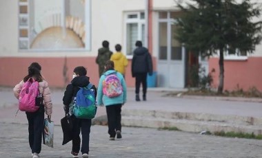 Hakkari'nin iki ilçesinde eğitime 'kar yağışı' engeli!