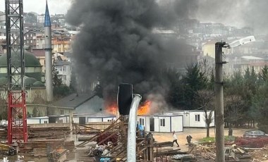 Hatay'da işçilerin kaldığı konteynerler alev aldı...Görüntüler cep telefonu kamerasına yansıdı