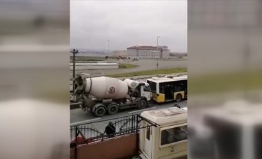 Sultangazi'de beton mikserinin İETT otobüsüne çarptı: 5 yaralı