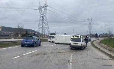 Sakarya'da minibüs devrildi: 4 yaralı