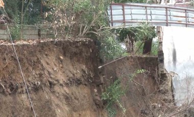 Kadıköy’de çöken istinat duvarının altında kalan işçi ağır yaralandı