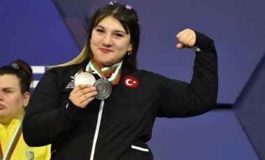 Milli halterci Fatmagül Çevik'ten 2 bronz madalya