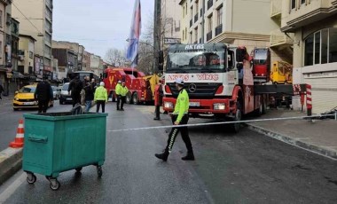 Beyoğlu’nda facianın eşiğinden dönüldü: Freni boşalan vinç, başka bir vince çarparak savurdu