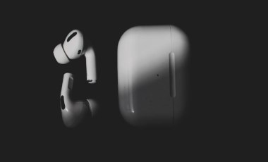 Apple'ın AirPods Pro için düşündüğü ilk isim neydi?