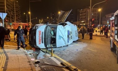 Mersin’de ambulans ile otomobil çarpıştı: 1’i ağır 7 yaralı