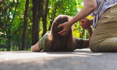 Dikkat! Fayda yerine zarar verebilirsiniz! Epilepsi nöbetinde doğru sanılan 5 yanlış müdahale...