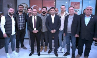 İYİ Parti'den istifa eden 100 kişi CHP rozeti taktı