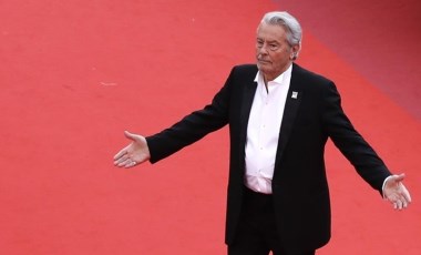 Fransız yıldız Alain Delon’un evinden cephanelik çıktı