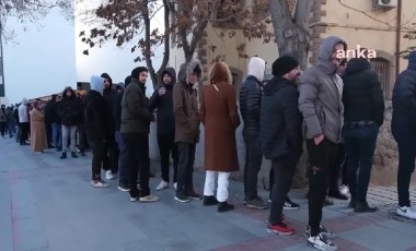 Konya'da eksi 3 derecede ucuz kıyafet kuyruğu! 'Param olsa neden bekleyeyim?'