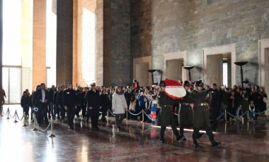 HKP'den Anıtkabir'e ziyaret: Şeriat naralarına inat laikliği savunmaya devam edeceğiz!