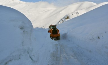 Erzurum ve Kars'ta yerleşim yerlerinin yolu açıldı