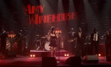 Amy Winehouse'un şöhret yolculuğunu anlatan, 'Back to Black' filminden fragman geldi...