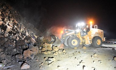 Heyelan nedeniyle kapanan Bitlis-Baykan kara yolu 8 saat sonra açıldı