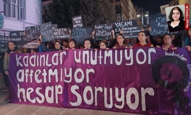 Depremin birinci yıldönümünde kadınlardan eylem: 'Unutmuyor, affetmiyor, hesap soruyoruz'