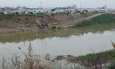 Otomobil Asi Nehri'ne uçtu: Arama çalışmaları yapılıyor