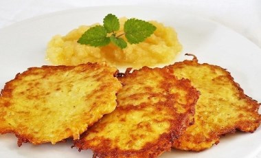 Alman Usulü Patates Mücveri: İşte Kartoffelpuffer tarifi...