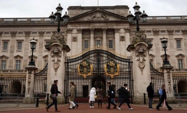 Buckingham Sarayı'nın kapısına çarptı: Gözaltına alındı