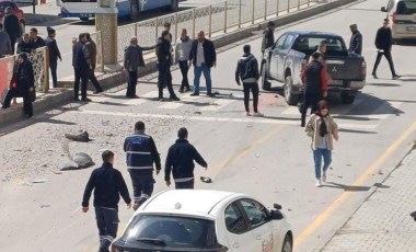 Elazığ’da pikap park halindeki 3 araca çarptı: 1 yaralı