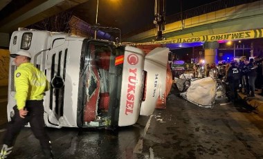 İstanbul Bakırköy'de TIR otomobilin üzerine devrildi, 4 kişi hayatını kaybetti