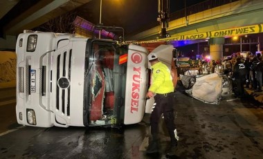 4 kişilik aile yok oldu… Bakırköy’de otomobil üzerine devrilen TIR’ın sürücüsü: ‘Tabelalara dikkat etmedim'