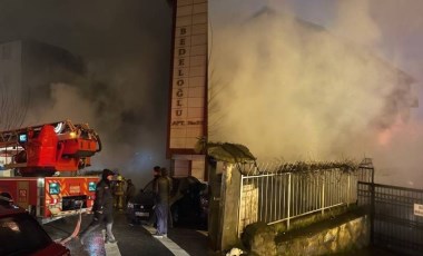 Beyoğlu’nda yangın paniği: 1 kişi mahsur kaldı!