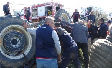 Antalya'da traktör şarampole devrildi: Sürücüyü itfaiye ekipleri kurtardı