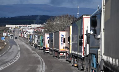 Edirne sınır kapısında 15 kilometrelik TIR kuyruğu: 10 saat sıra bekleniyor