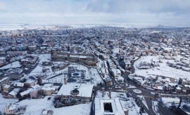 3 il  buz tuttu... Ardahan, Erzurum ve Kars'ta yollar karla kaplandı!