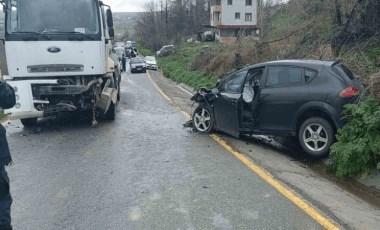 Vidanjör ile kafa kafaya çarpışan otomobil hurdaya döndü: 1 yaralı