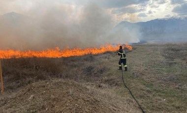 Erzincan’da örtü yangını büyümeden söndürüldü