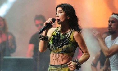 Hande Yener’in acı günü: Annesini kaybettiğini duyurdu