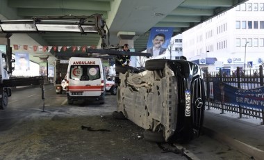 Ambulans minibüse çarptı: 3 kişi yaralandı!