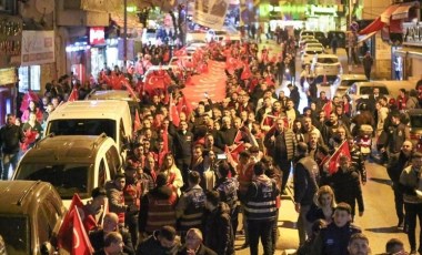 Beyoğlu'nda 18 Mart Çanakkale Zaferi'nde bayraklı yürüyüş