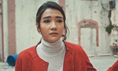 Aybüke Pusat Charlie Chaplin'in tiyatro oyununda