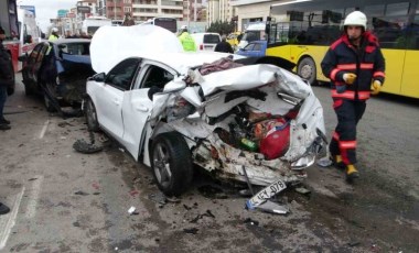 Zincirleme kazada can pazarı: 1’i ağır 5 yaralı