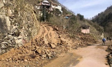 Hakkari'de etkili olan karla karışık yağmur, heyelan ve taşkınlara yol açtı