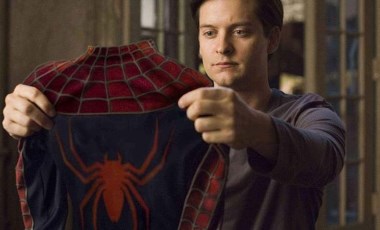 Tobey Maguire'ın Örümcek Adam filminde giydiği kostüm açık arttırmaya çıktı