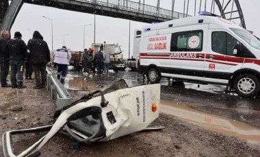 Taşpınar Belediyesi'nin kamyoneti TIR'a çarptı: Yaralılar var!