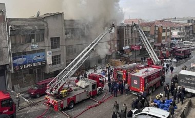 Ankara'da mobilya imalathanesinde yangın... Mansur Yavaş da olay yerinde!