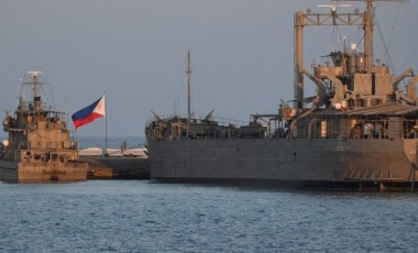 Güney Çin Denizi'nde tansiyon yükseldi: Gemiye tazyikli su sıktı